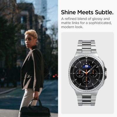 9. Spigen Modern Fit Band für Samsung Galaxy Watch 40/44/46 mm - Silber