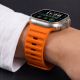 8. Tech-Protect Silikonarmband für Apple Watch 44 / 45 / 46 / 49 mm – Orange