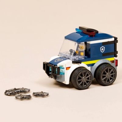 10. LEGO City 60481 Rennwagen: Polizeiwagen
