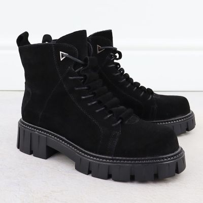 3. Schwarze Wildleder-Ankle-Boots für Damen aus der D&A S.Barski Premium-Kollektion JC52-884