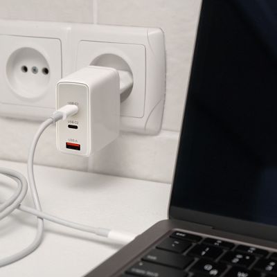 5. Qoltec 100W GaN-Wandladegerät | 5–20 V | 1,5–5 A | 2 x USB-C PD | 1 x USB QC 3.0 | Weiß