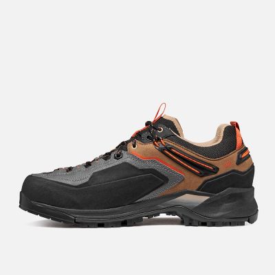 3. Garmont Akron GTX Adult Braun
