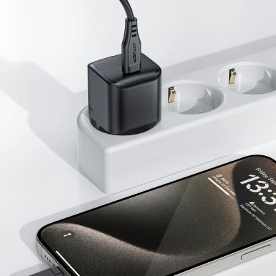 5. Acefast A77 Mini PD 30W GaN USB-C Wandladegerät – Schwarz