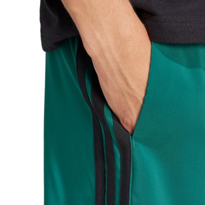 9. adidas Essentials 3-Streifen Chelsea Shorts M JW1910