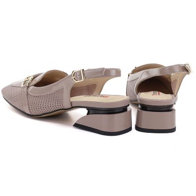 4. Damen-Sandalen aus Lackleder in Beige, Artiker 56C1996