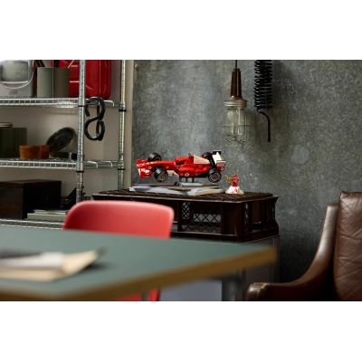 16. LEGO Icons 11375 – Ferrari F2004 und Michael Schumacher