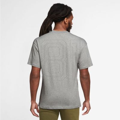 5. Nike Sportswear T-Shirt M FD1296-063