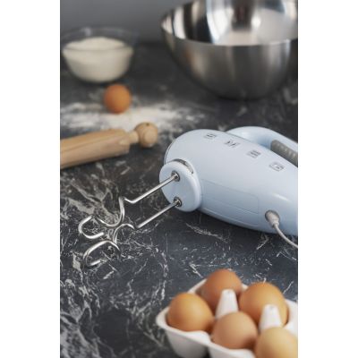 15. Smeg HMF01PBEU Retro-Handmixer im 50er-Jahre-Stil, Pastellblau