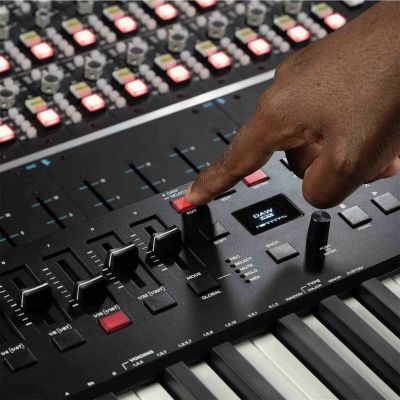 8. M-AUDIO Oxygen PRO 49 - Keyboard-Controller