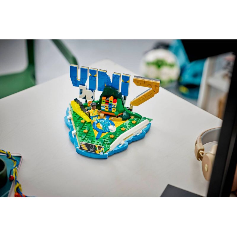 11. LEGO Editions 43027 - Vini Jr. - Football Moments