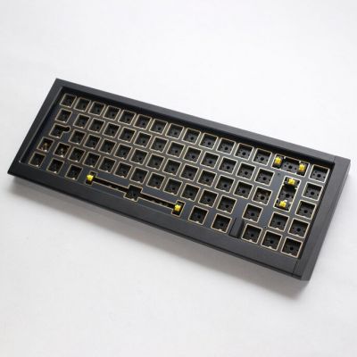 4. Ducky Outlaw 65 Tastatur Universal USB Schwarz