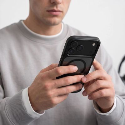 6. Tech-Protect Magmat Magsafe CC Hülle für iPhone 17 Pro Max / 18 Pro Max – Transparent Schwarz