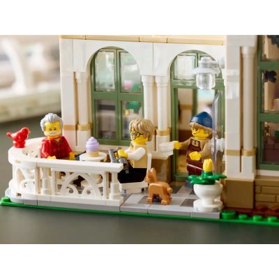 12. LEGO Ideas 21353 – Botanischer Garten