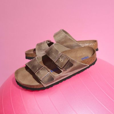 15. Birkenstock Arizona Soft Footbed Oiled Leather Tobacco Brown Schmale Damen/Herren Slides (0552813)