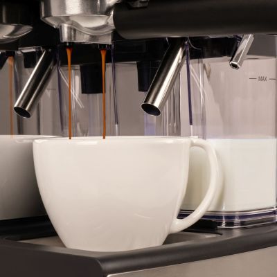 23. ELDOM Espressomaschine ECK1 1300W 20 BAR, Milchbehälter, 6 Automatikprogramme, 2 manuelle Programme