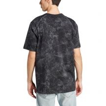 Herren Baumwoll-T-Shirt adidas Adventure Allover Print Tee Schwarz stylisches Schwarz (IJ0711)