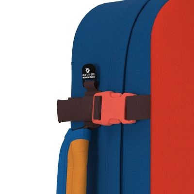 7. CabinZero Classic 44L Tropical Blocks Wanderrucksack - CZ172308