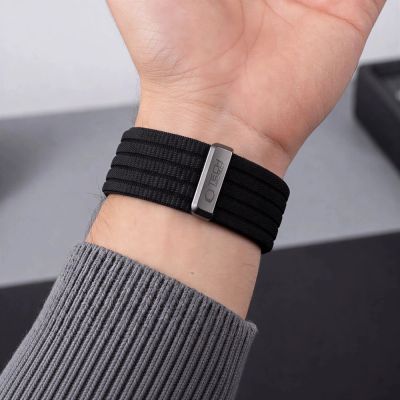 6. Tech-Protect Nylon-Sportarmband für Apple Watch 44 / 45 / 46 / 49 mm – Schwarz