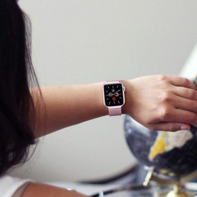 9. Tech-Protect MilaneseBand für Apple Watch 4 / 5 / 6 / 7 / 8 / 9 / SE (38/40/41 mm) – Schwarz
