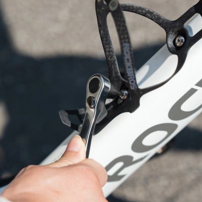 15. Rockbros Multitool-Fahrradwerkzeugset mit CO2-Pumpe und Ratschenschlüssel – Schwarz