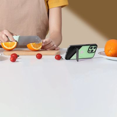 12. Ugreen Fusion Kickstand Case iPhone 13 Pro Hardcover mit Gelrahmen und Ständer schwarz (90153)