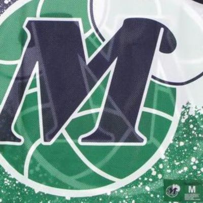 3. Mitchell & Ness NBA Dallas Mavericks Tanktop