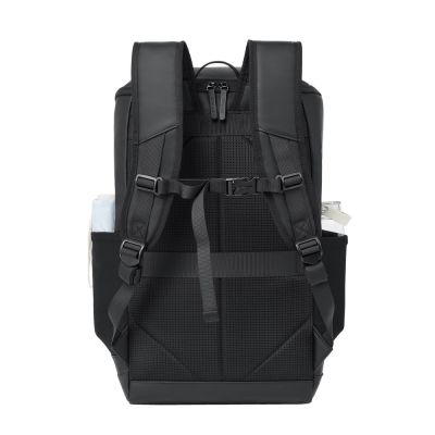 9. Rivacase Eden City Rucksack, Schwarz, Polyester, gewachstes Leder (Pull-Up)
