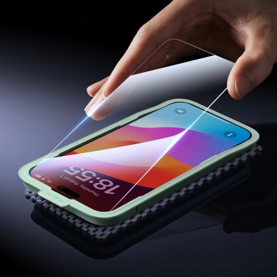 4. Ugreen SP629 Panzerglas mit Montagerahmen für iPhone 16 Pro (2 Stk.)