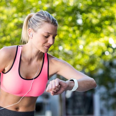 7. Tech-Protect Silikonarmband für Apple Watch 4/5/6/7/8/9/SE (38/40/41 mm) – Schwarz