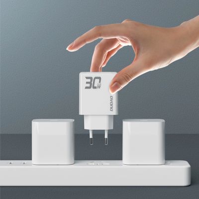 6. Dudao A30EUL GaN-Wandladegerät 30 W USB-A / USB-C + USB-C – Lightning Kabel – Weiß
