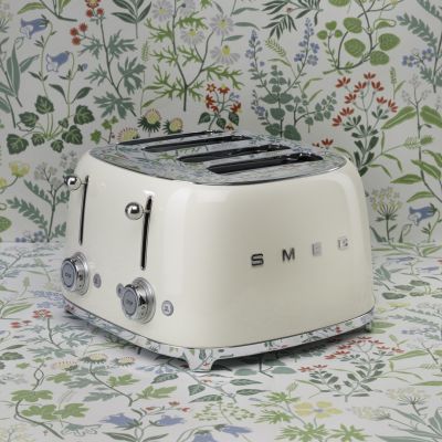 7. SMEG Toaster (TSF03CREU) creme