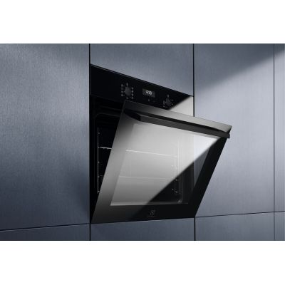 10. ELECTROLUX EOF5C50BZ Backofen