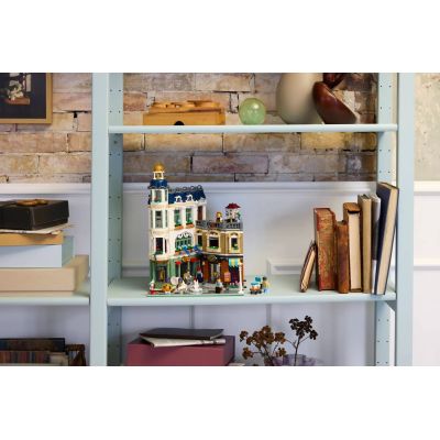 8. LEGO Icons 11371 – Einkaufsstraße