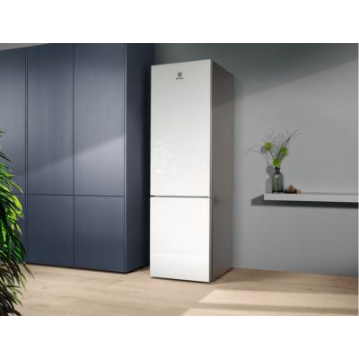 10. ELECTROLUX LNT7ME36G2 Kühl-/Gefrierkombination