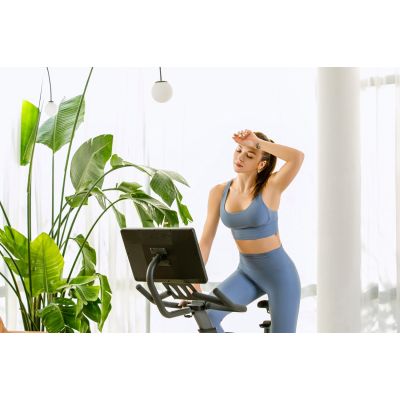 60. OVICX Q200X magnetisches Heimtrainer-Fahrrad mit 15,6" TFT-Touchscreen, WIFI, Bluetooth und App