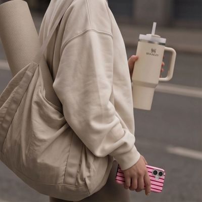8. Tech-Protect Lamano MagSafe Hülle für iPhone 17 – Rot und Pink