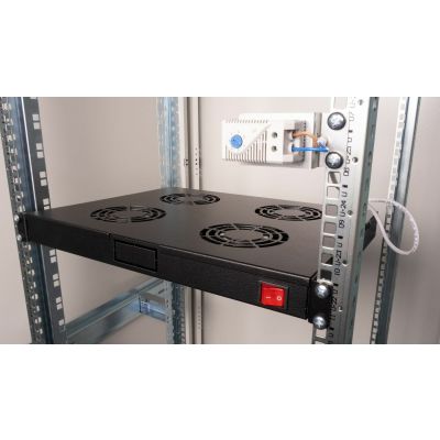 3. EZF-4-B Rack-Teile-Lüfter ausstatten