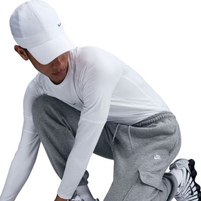 5. Nike Club Herrenhose Grau FN3805 063