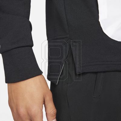 6. Nike Dri-FIT Sport Clash M Sweatshirt DM8131-011