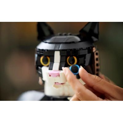 8. LEGO Ideas 21349 Schwarz-weiße Katze