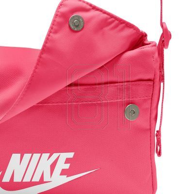 5. Nike Sportswear Revel Umhängetasche CW9300-629