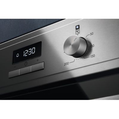 6. ELECTROLUX EOF3H50BX Backofen