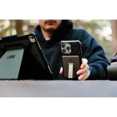 11. UAG Ultra Slim 5K Powerbank - 5000 mAh Powerbank mit Ständer, 10W kabelloses Laden, MagSafe kompatibel, Kabel im Lieferumfang enthalten (Titan)