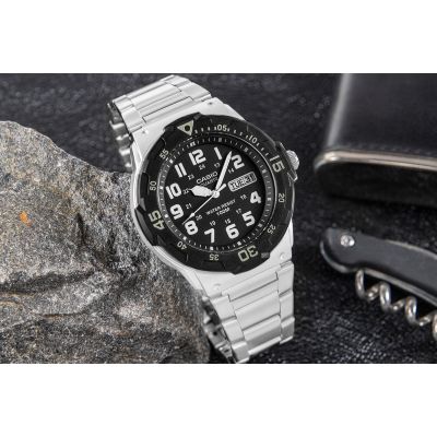 12. Herrenarmbanduhr CASIO MRW-200HD-1BVEF + BOX