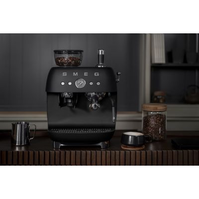 21. Smeg EGF03BLMEU Kaffeemaschine, manuelle Espressomaschine, 2,4 l