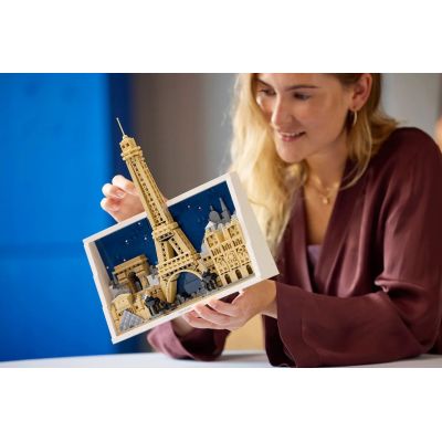 25. LEGO Architecture 21064 Paris