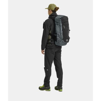 6. Ortovox Traverse 40 Trekkingrucksack – Dunkelarktisgrau