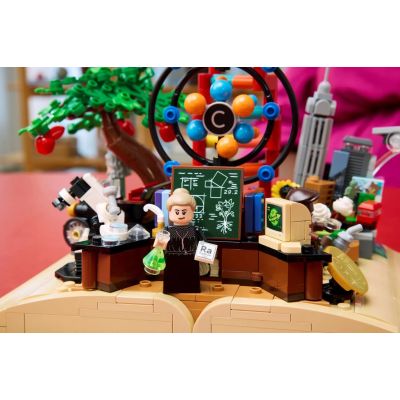 6. LEGO Ideas 21355 – Die Evolution der Wissenschaft