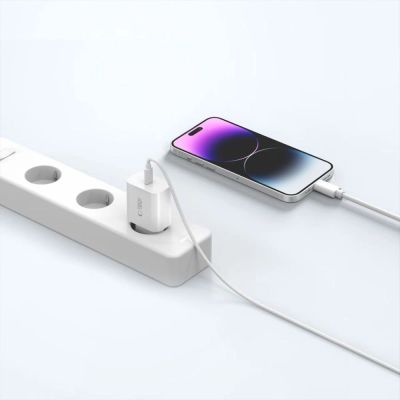 9. Tech-Protect NC20W Wandladegerät mit 100 cm USB-C-/Lightning-Kabel – Weiß