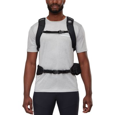 11. Mammut Lithium 20-Liter-Rucksack in Schwarz und Blau